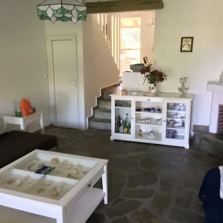 Vacation Queen Bed With Garden