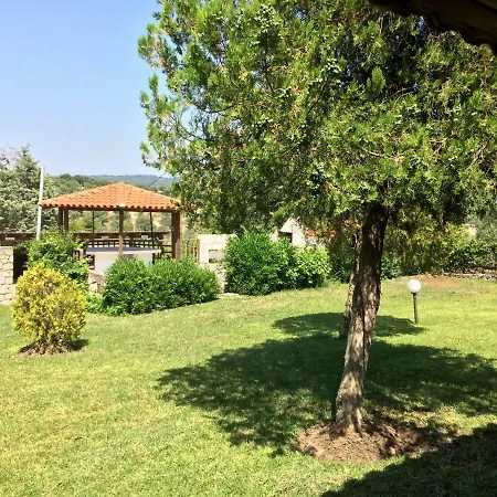 Vakantiehuis Vacation Queen Bed With Garden Possidi