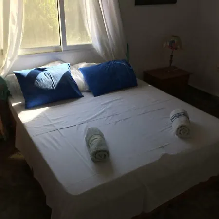 Vacation Queen Bed With Garden *