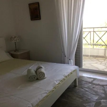 Vacation Queen Bed With Garden *