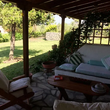 Vacation Queen Bed With Garden