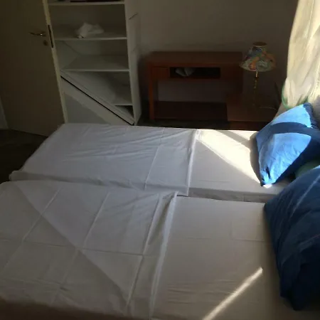 Vacation Queen Bed With Garden *