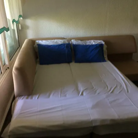 Vacation Queen Bed With Garden *